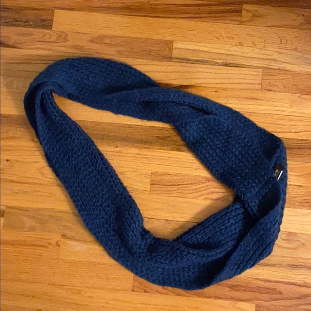 scarves - Picture 5 of 6